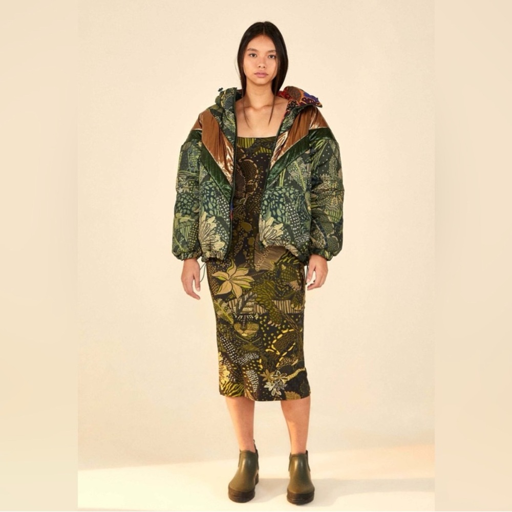 Farm Rio Reversible Green Cool Leopard Puffer Jacket. Size Medium NWT